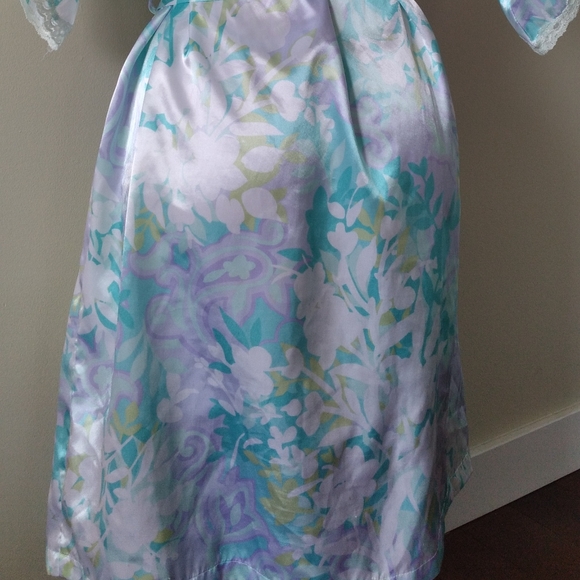 Pretty Vintage Satin Robe With Lace Detail on Sleeves, by Secret Treasures XL - Picture 7 of 11
